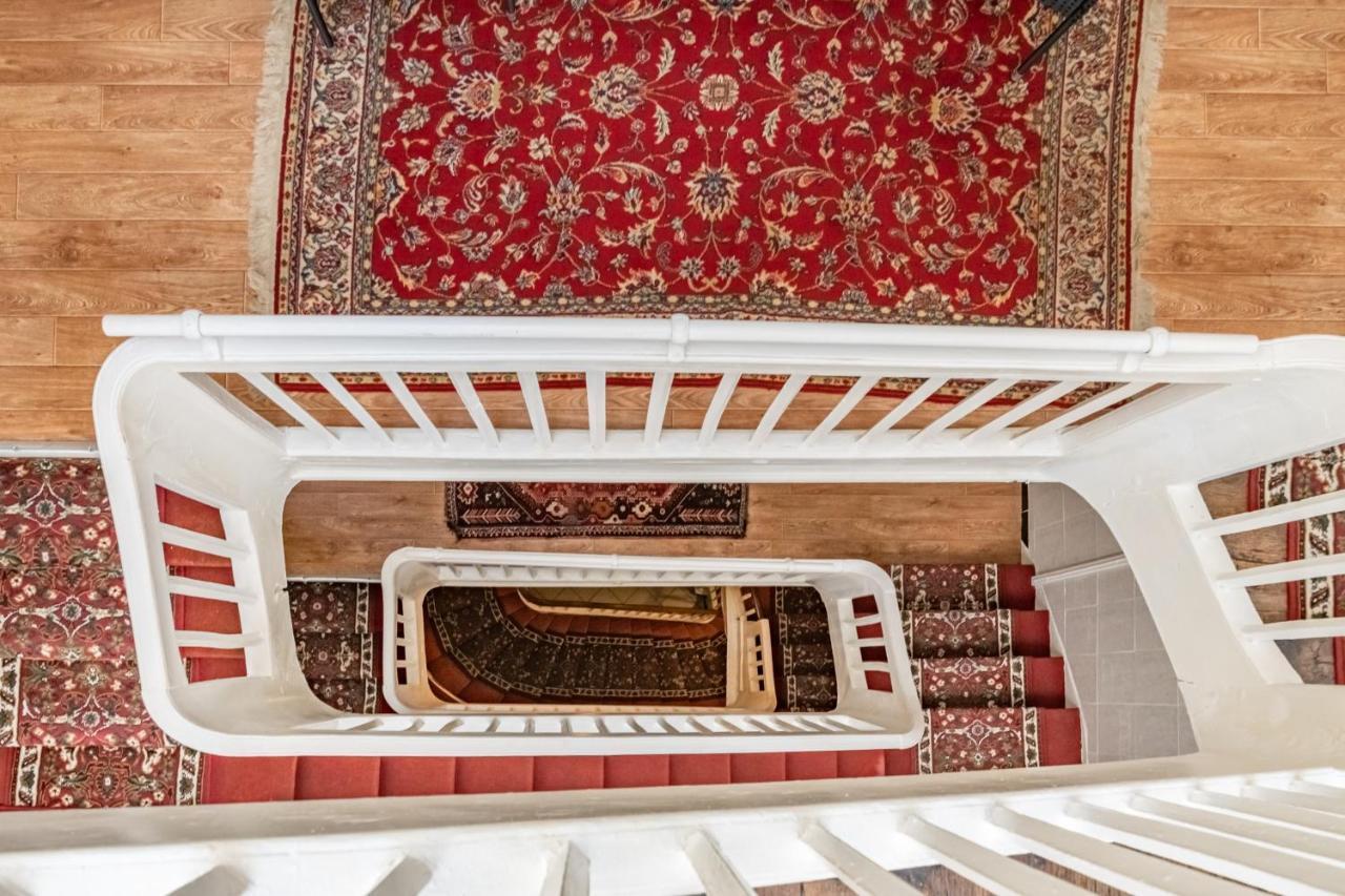 Des Arceaux Hotel