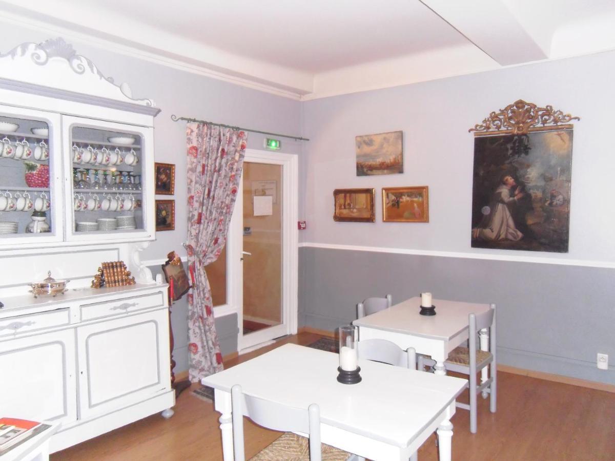 Des Arceaux Hotel
